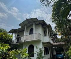 🏡 Spacious 40 Perch Upstairs House for Sale in Kadawatha!